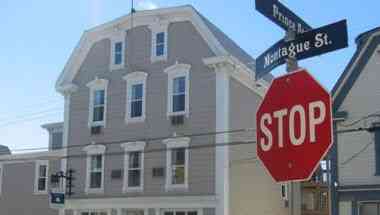 Rum Runner Inn в Lunenburg, NS