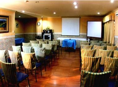 Crown Royale Hotel en Balanga, PH