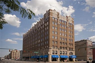 Hampton Inn Indianapolis Downtown Across from Circle Centre image