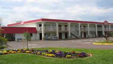 Culpeper, VA 的 Red Carpet Inn in Culpeper
