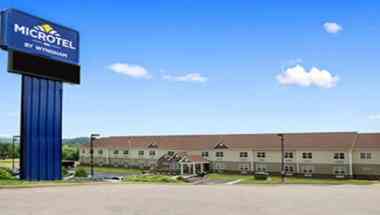 Microtel Inn & Suites By Wyndham Mineral Wells/Parkersburg в Mineral Wells, WV