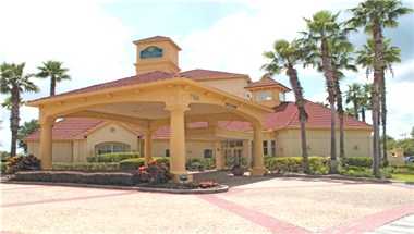 La Quinta Inn & Suites by Wyndham Orlando Airport North in Orlando, FL