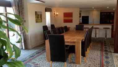 Brooklands Barn, Arundel, GB1