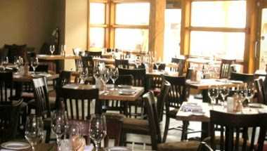 The Bison Courtyard в Banff, AB