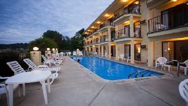 Pointes North Beachfront Resort Hotel в Traverse City, MI