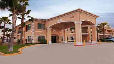 Super 8 by Wyndham McAllen/Downtown/La Plaza Mall i McAllen, TX