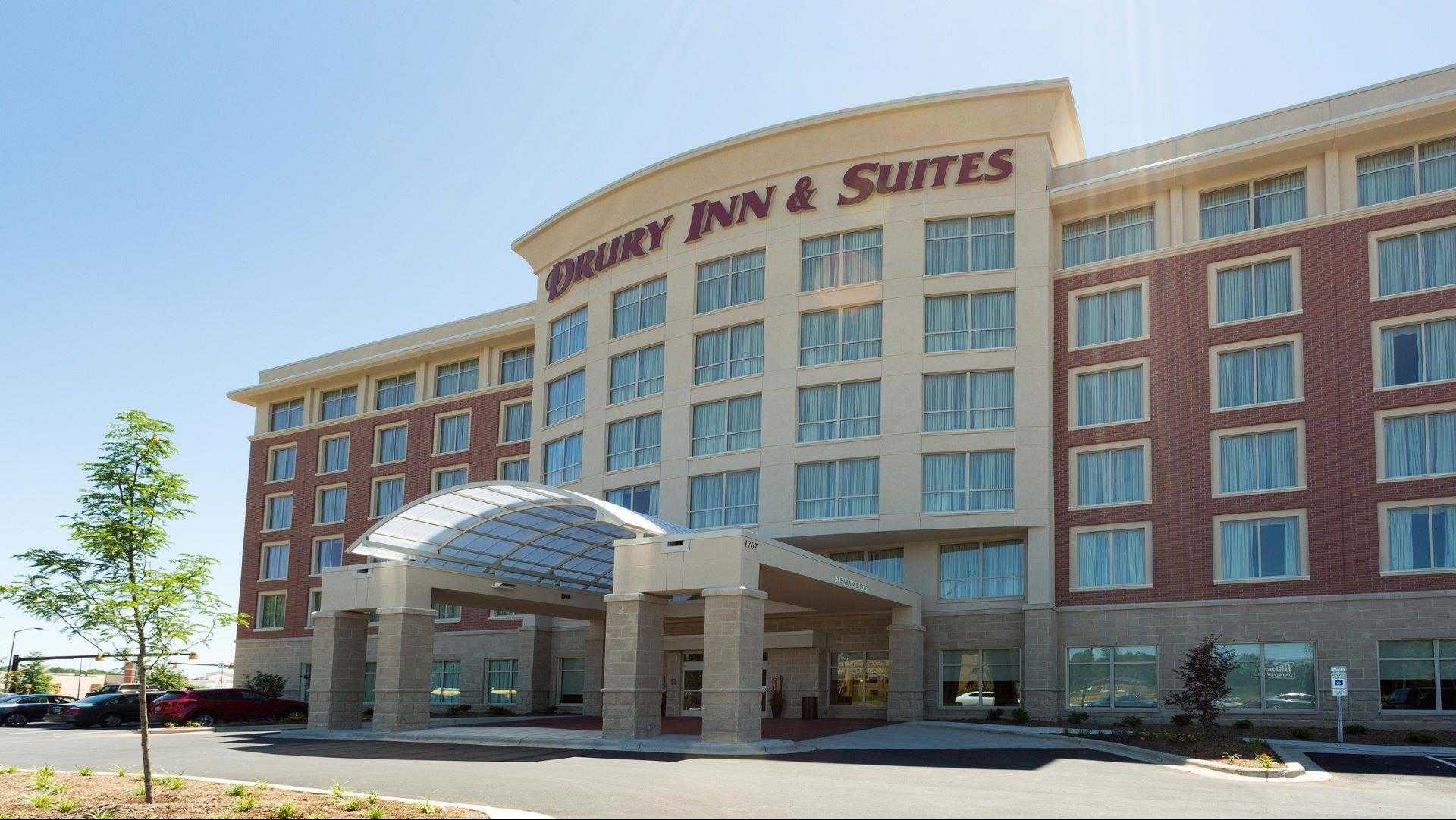 Drury Inn & Suites Burlington в Burlington, NC