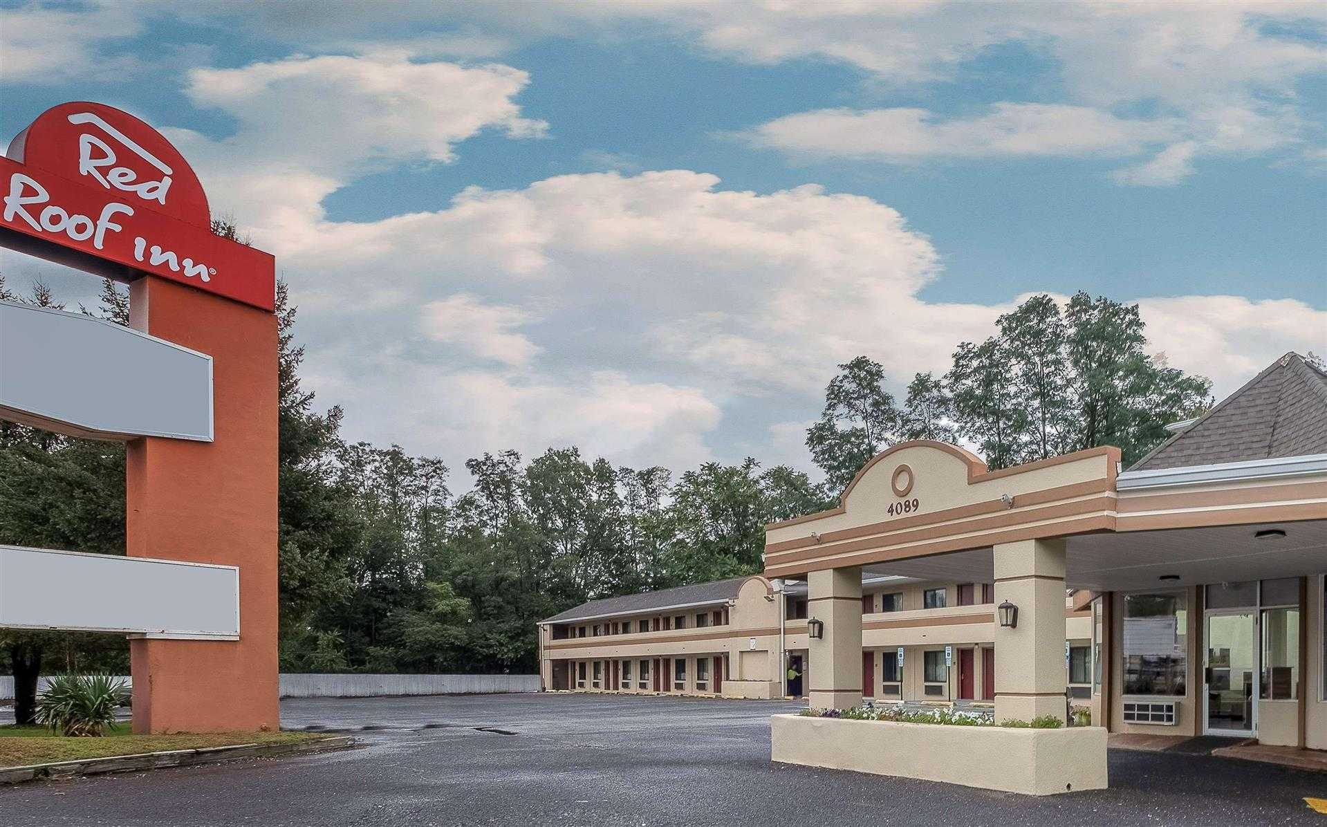 Red Roof Inn Freehold в Freehold, NJ