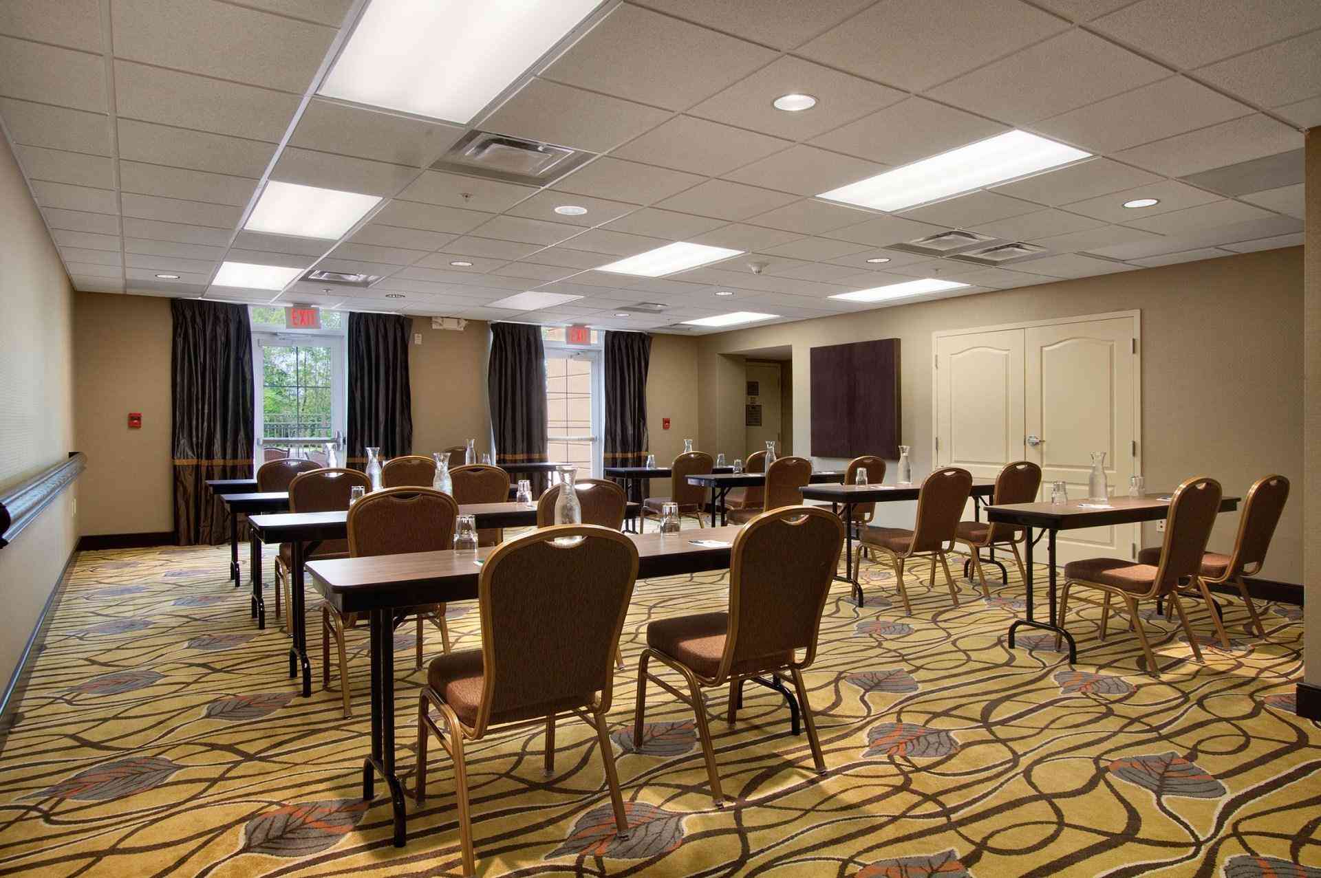 Homewood Suites by Hilton Rochester/Greece, NY в Rochester, NY