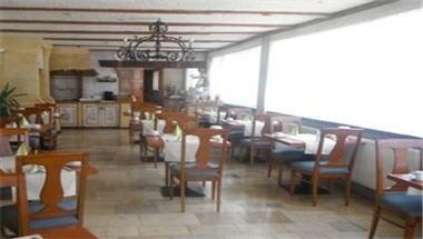 Gutshof Ziegelhuette Hotel und Restaurant в Edenkoben, DE