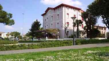 Hotel Giardinetto в Desenzano del Garda, IT