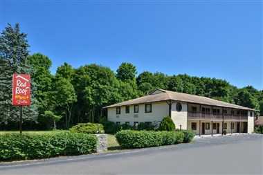 Red Roof PLUS+ & Suites Guilford в Guilford, CT