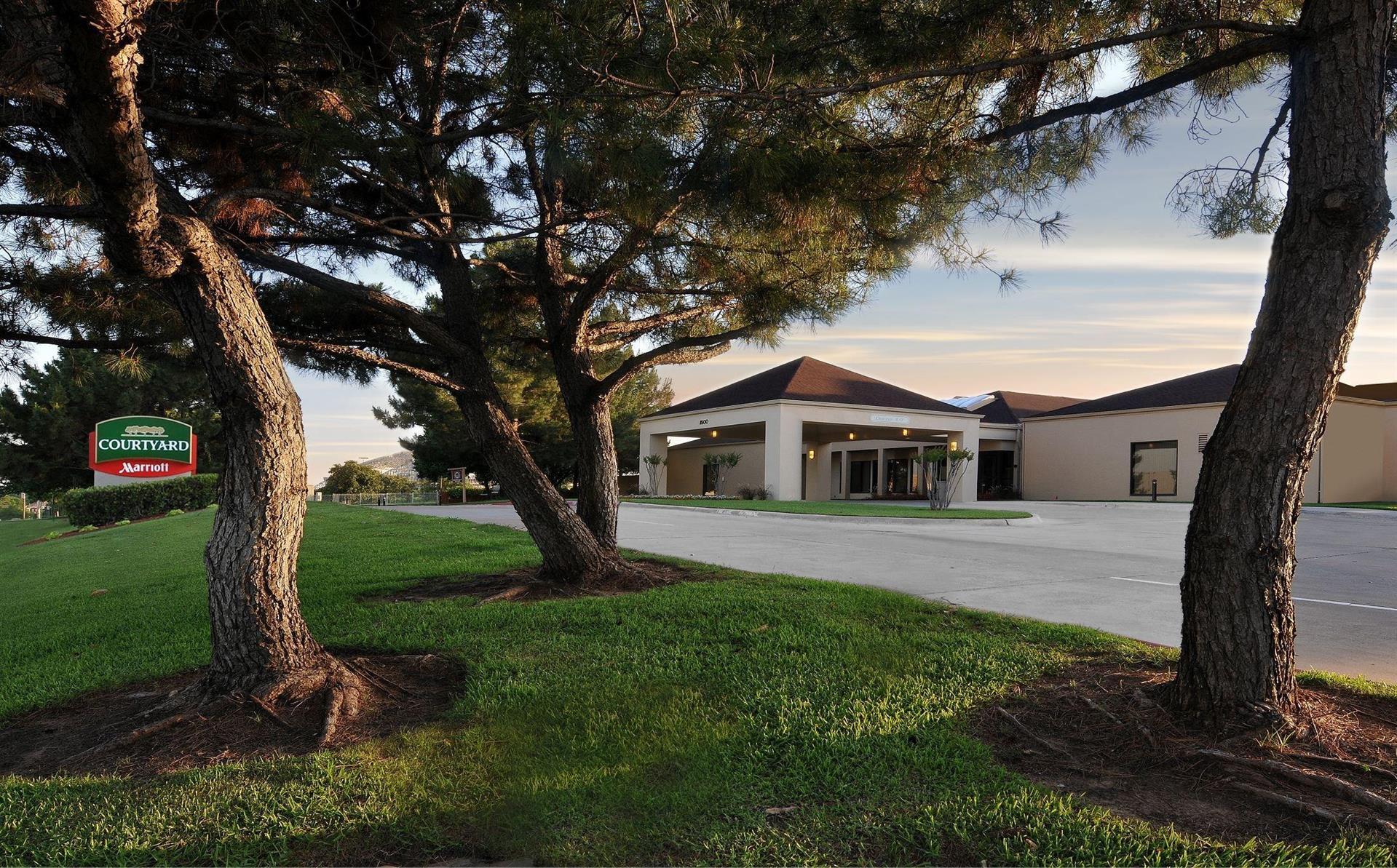 Courtyard by Marriott Dallas Arlington/Entertainment District image