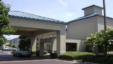 Holiday Inn Express Hotel & Suites Wilson I-95 в Уилсон, NC