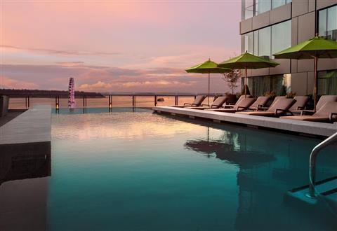 INFINITY pool + bar