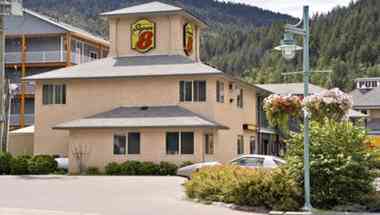 Super 8 by Wyndham Sicamous à Sicamous, BC