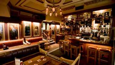 Oliver St John Gogarty Temple Bar a Dublin, IE