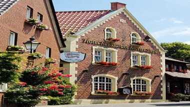 Mutter Siepe - Historisches Hotel - Restaurant в Ludinghausen, DE