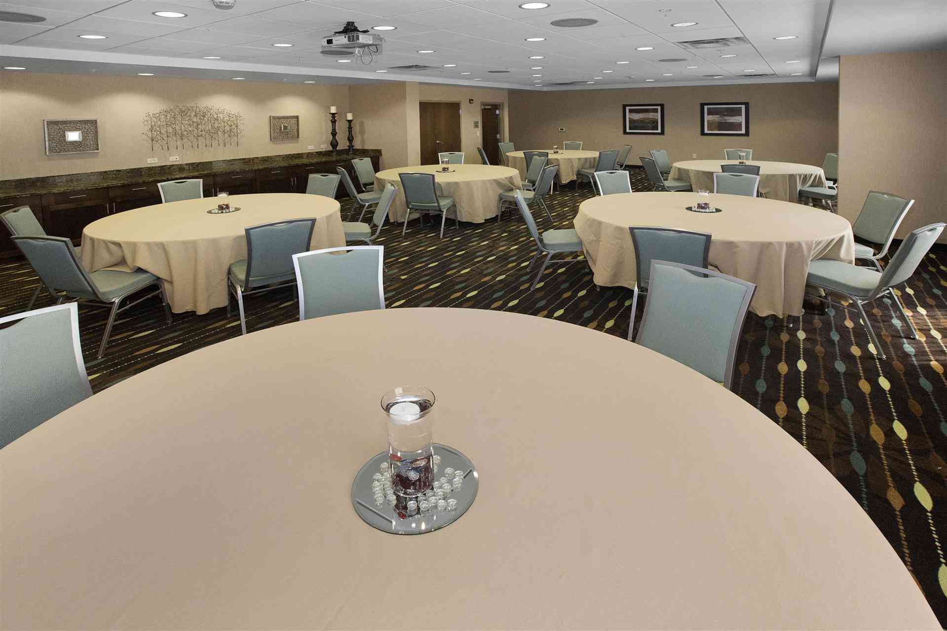 Hampton Inn Pittsburgh-Bridgeville в Bridgeville, PA