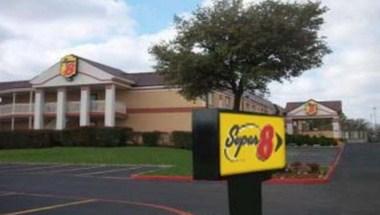 Super 8 by Wyndham Grand Prairie North image