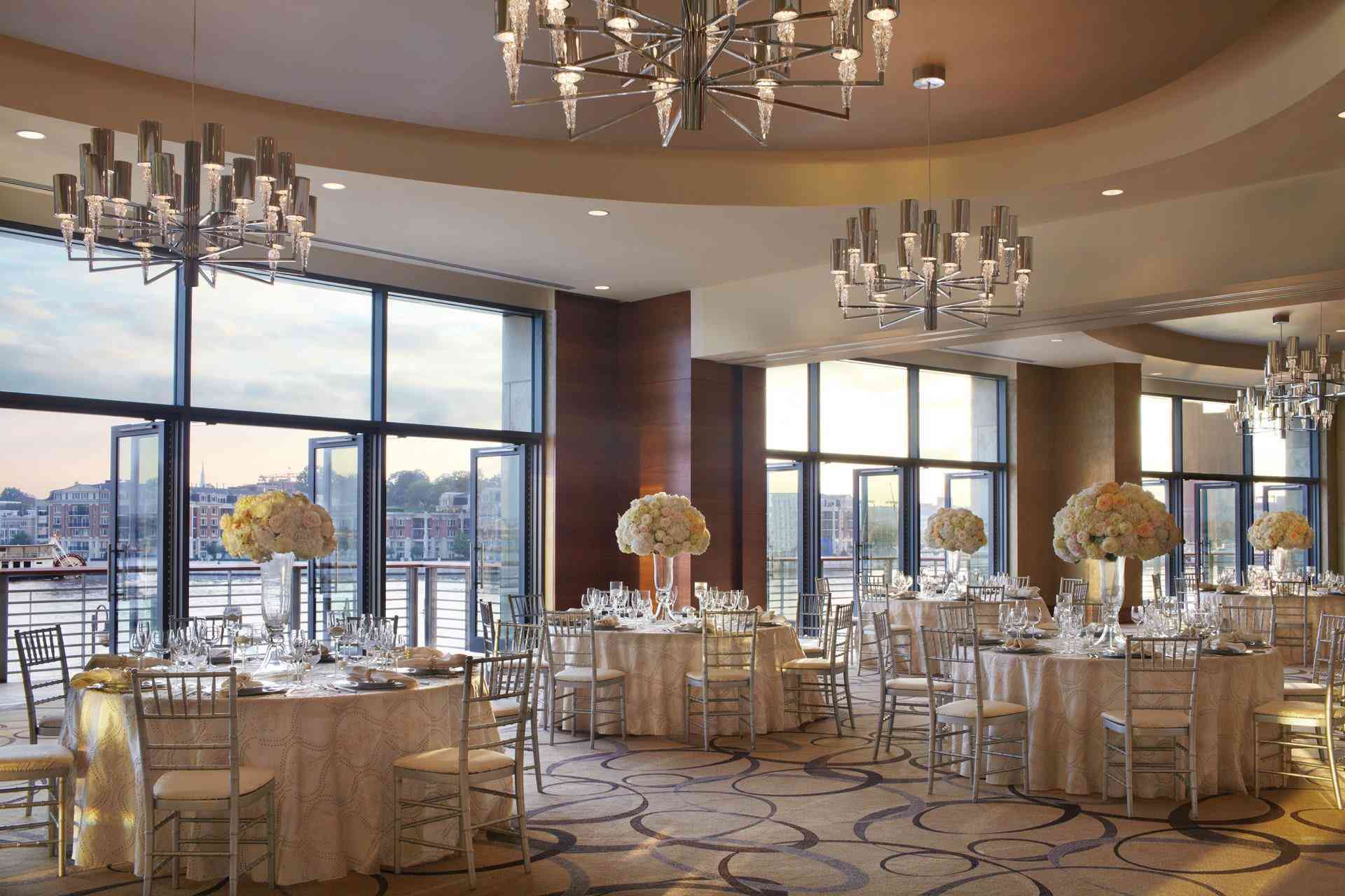 Four Seasons Hotel Baltimore в Baltimore, MD