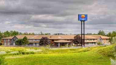 Comfort Inn Newmarket в Newmarket, ON