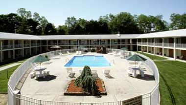 Crystal Inn - Eatontown в Long Branch, NJ