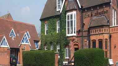 Harefield Manor Hotel in Romford, GB1