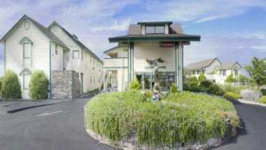 Emerald Dolphin Inn & Mini Golf в Fort Bragg, CA