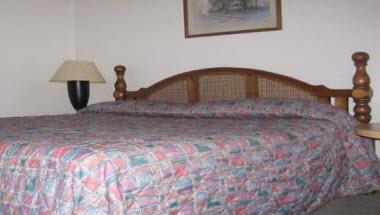 Crestview Inn & Suites Cedar Lake image