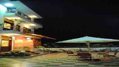 Queens Pearl Inn в Dehradun, IN