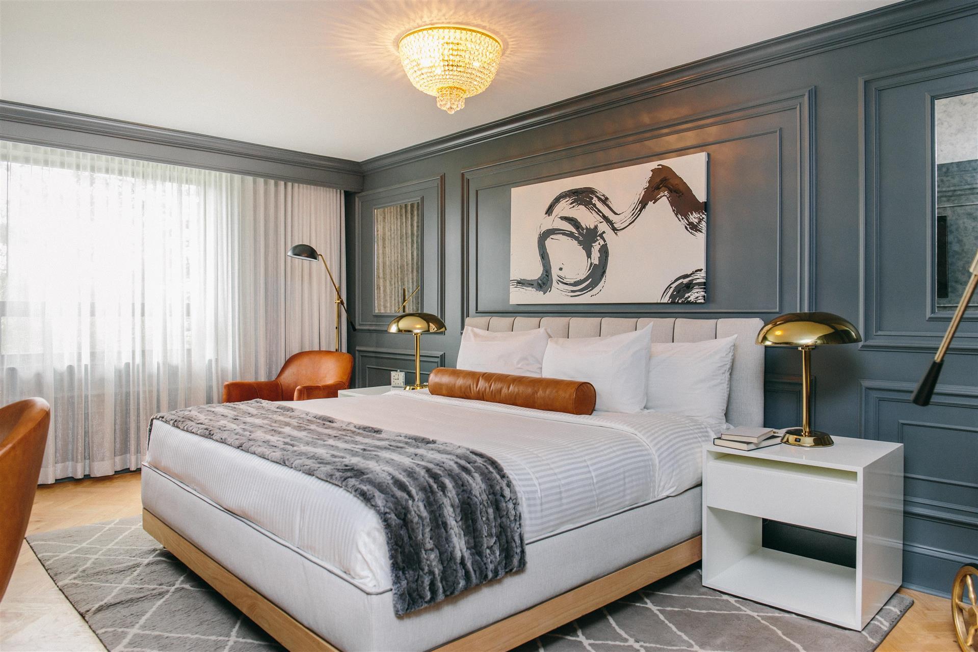 The Drake Oak Brook, Autograph Collection image