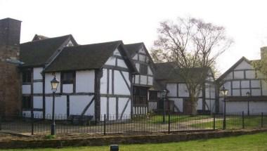 The Manor House Museum in West Bromwich, GB1