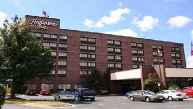 Hampton Inn Frederick image