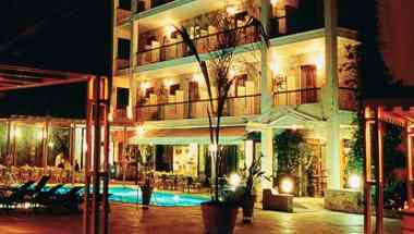 John & George Hotel em Tolo, GR