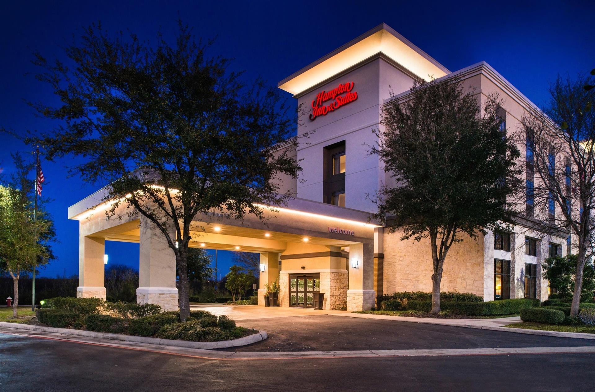Hampton Inn & Suites Schertz image