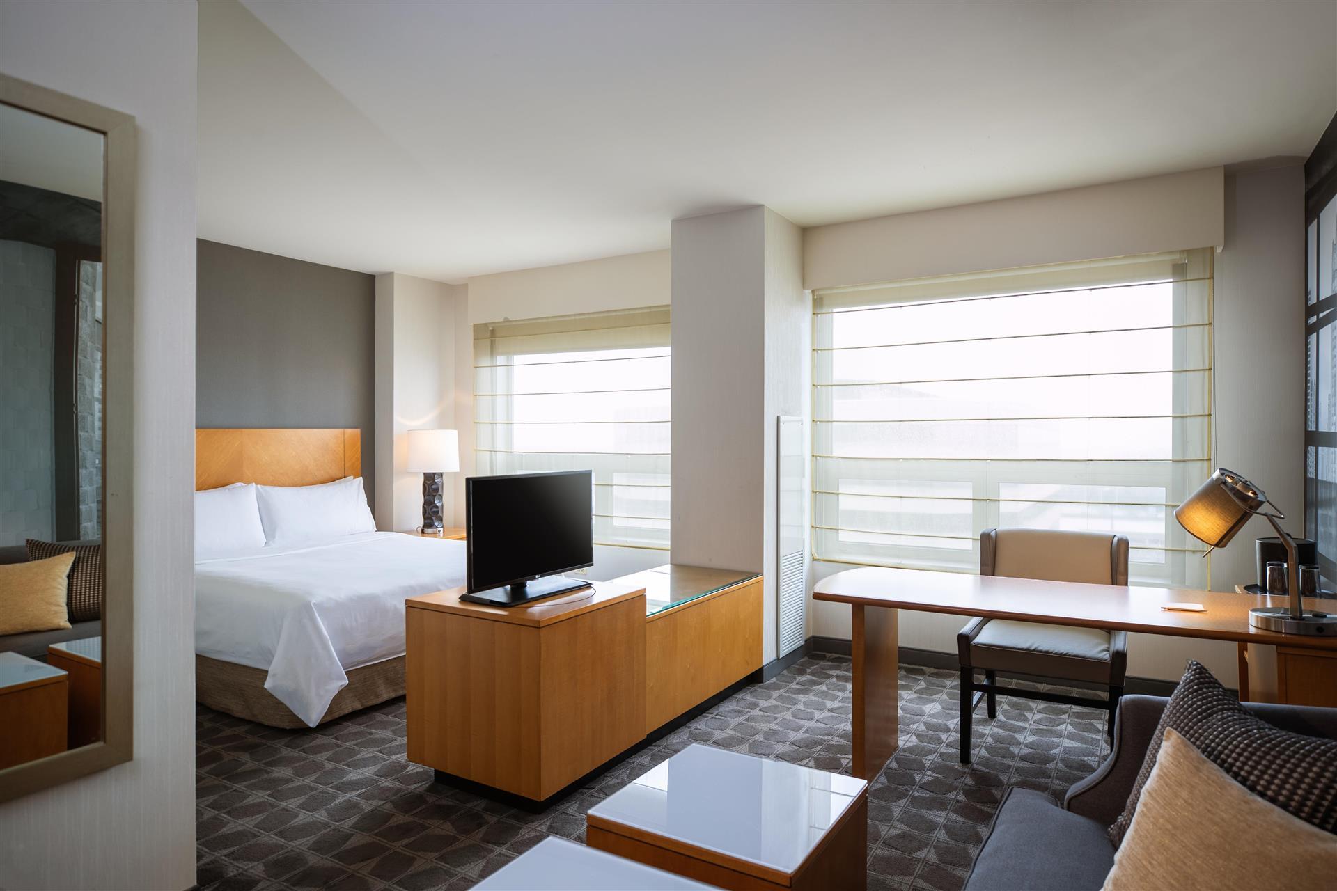 Renaissance Chicago O'Hare Suites Hotel image