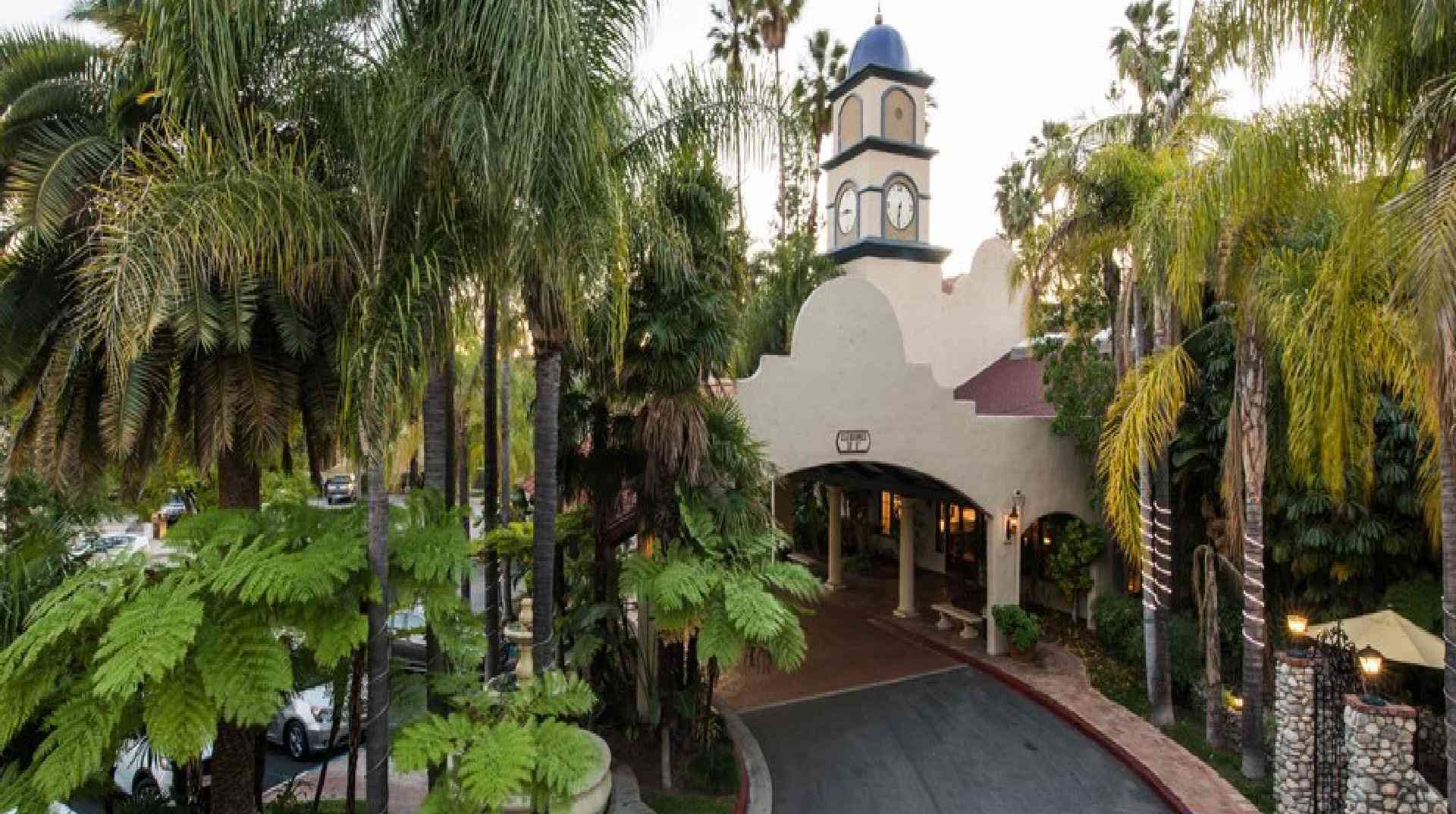 Vanllee Hotel and Suites в Covina, CA