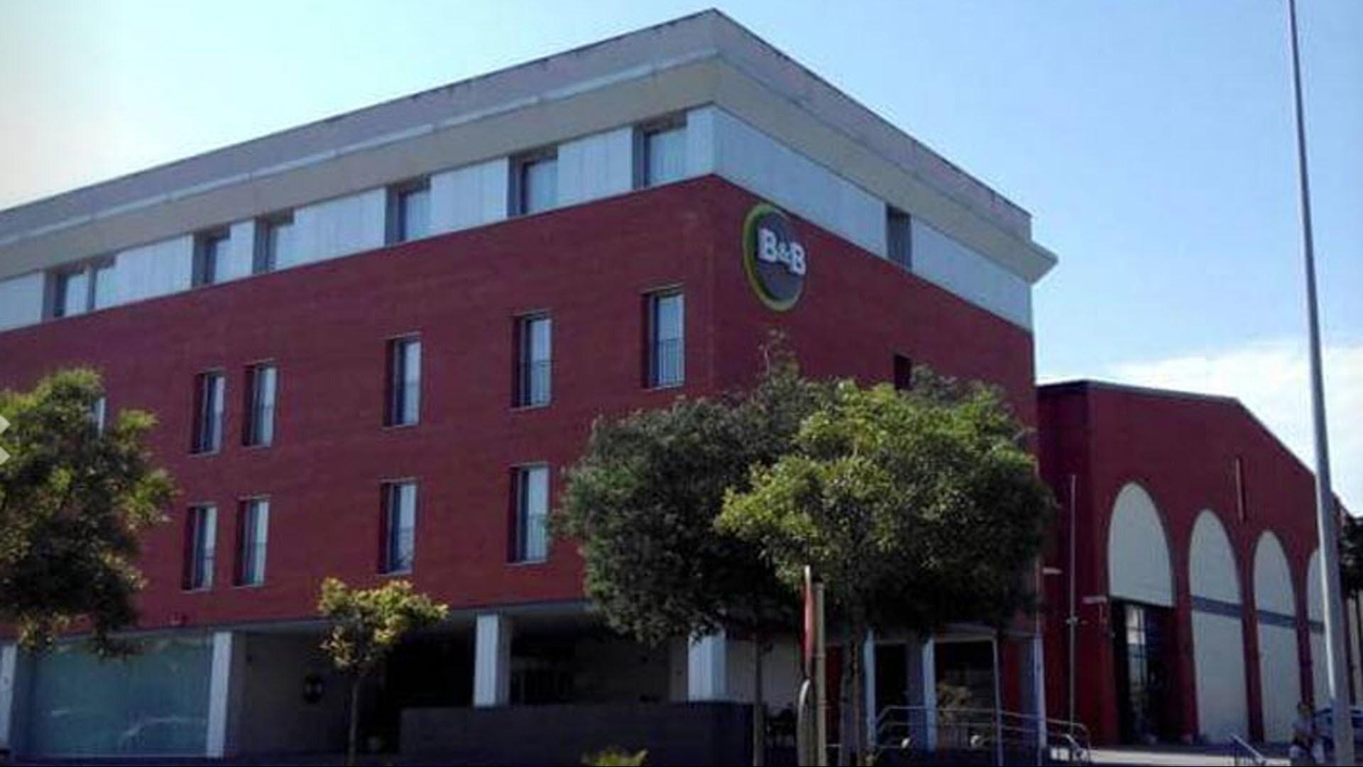 Hotel B&B Girona image