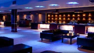 C Lounge в Toronto, ON