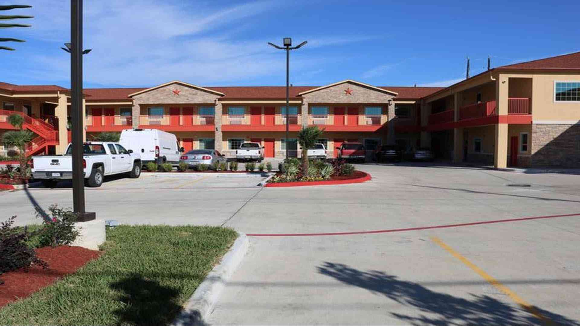 Scottish Inns & Suites - IAH Airport в Humble, TX