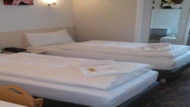 Hotel l'Amandier à Nanterre, FR