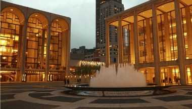 Josie Robertson Plaza в New York, NY