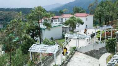 Hotel Zurich Resorts in Solan, IN