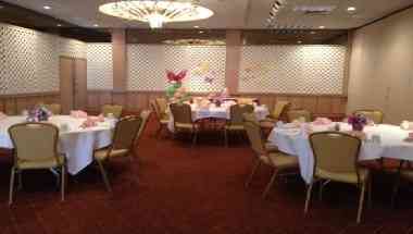 Pagoda Floating Restaurant and Catering in Honolulu, HI