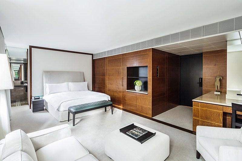 COMO The Halkin image