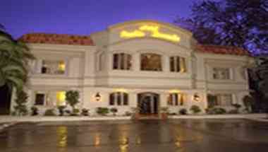 Tamarindo, CR 的 Pueblo Dorado Hotel