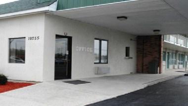 Econo Lodge Shorewood image