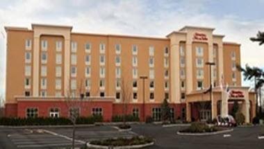 Hampton Inn & Suites Staten Island image