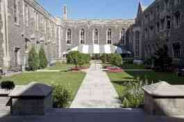 Hart House - University Of Toronto в Toronto, ON